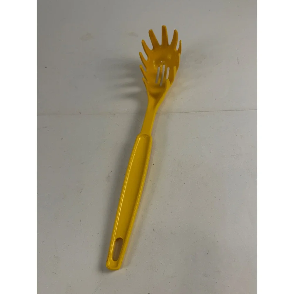 Vintage EKCO USA Yellow Pasta Server Spaghetti Fork Claw Kitchen Tool Retro